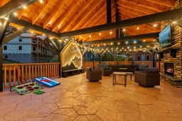 Smokies Splash Haus
